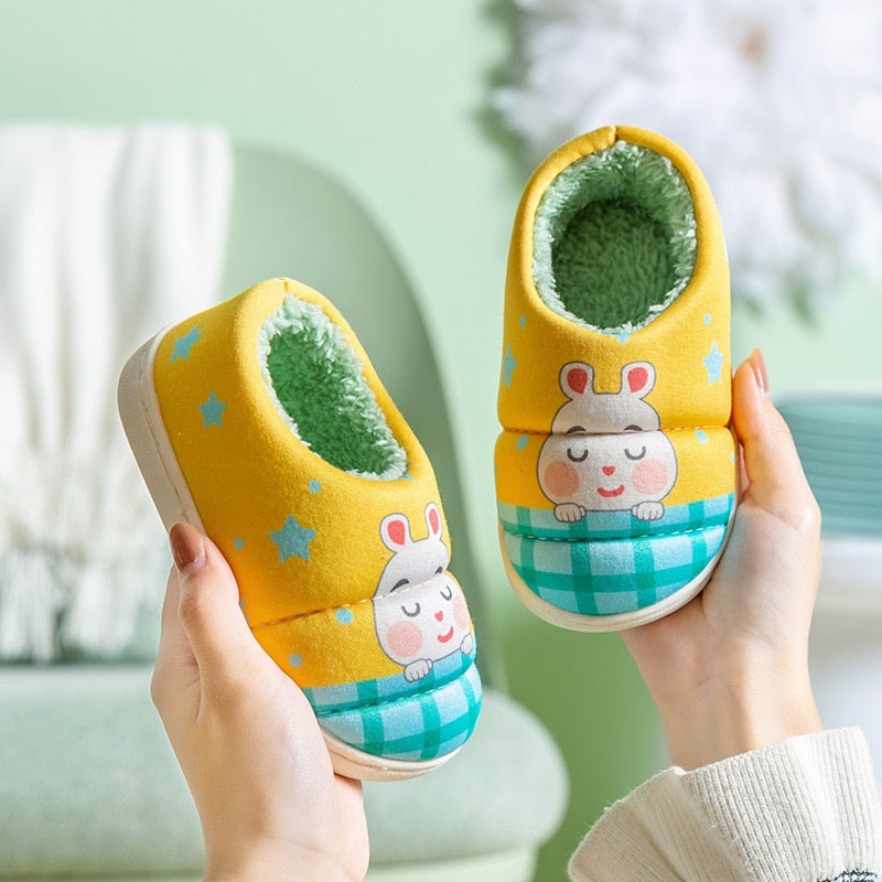 Pantufa Infantil Coelhinho -  Pelúcia, Flexível e Antiderrapante